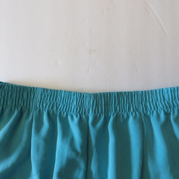 PRETTY LADIES TURQUOISE SHORTS - SMALL - Picture 4 of 6